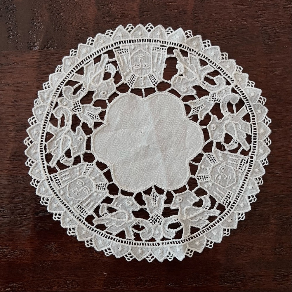 Egyptian Pharaoh Doilies, Rare Antique Embroidered Linens, Set of 2, Egypt - Picture 3 of 7